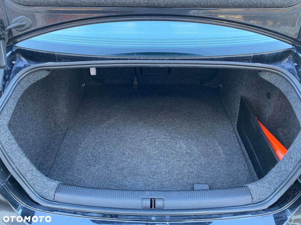 Volkswagen Jetta 1.9 TDI United - 39
