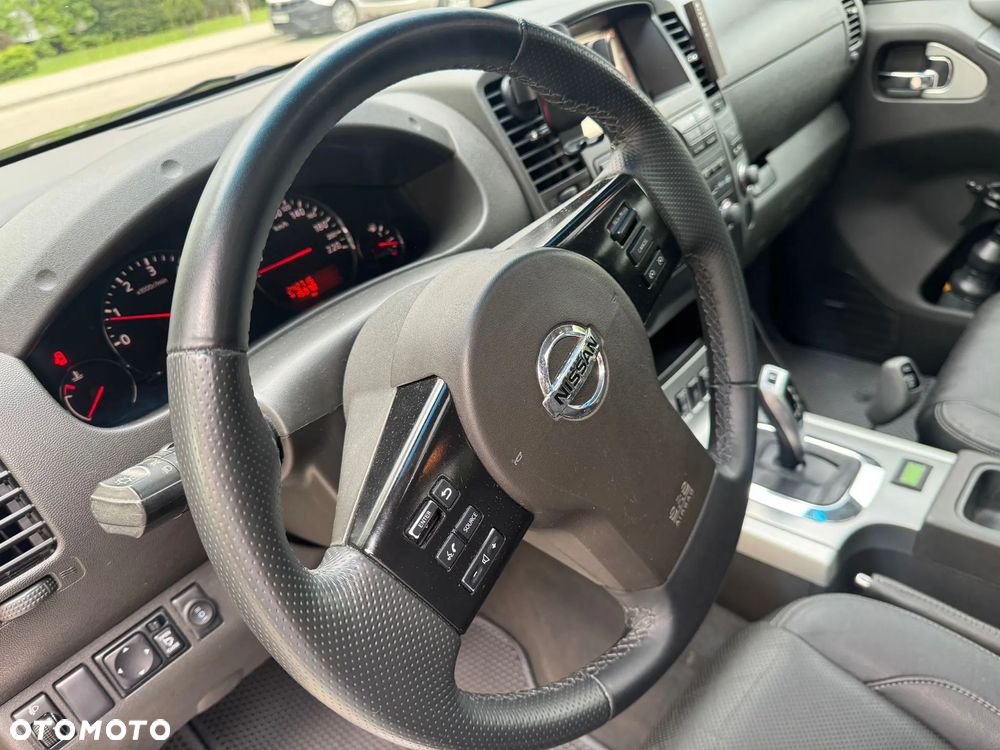 Nissan Navara 3.0 D V6 Platinum Long EU5 - 17