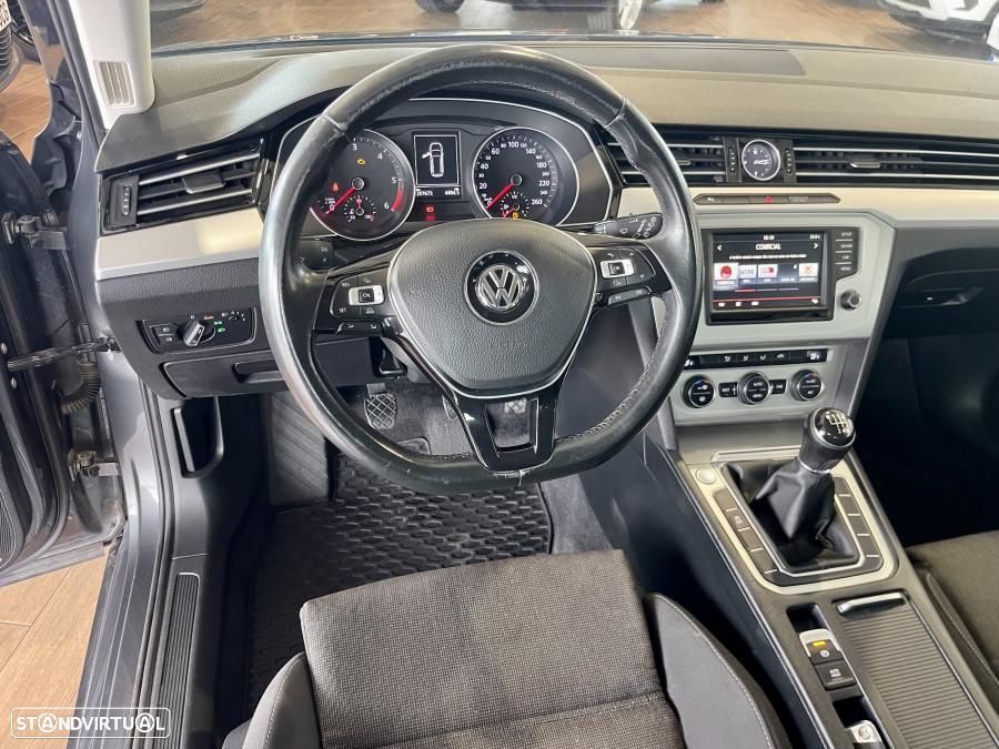 VW Passat Variant 1.6 TDI BlueMotion - 11