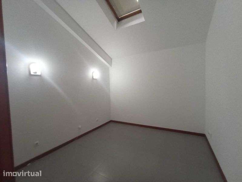 T1+1 c/ terraço ao lado do Glicínias - Grande imagem: 4/8