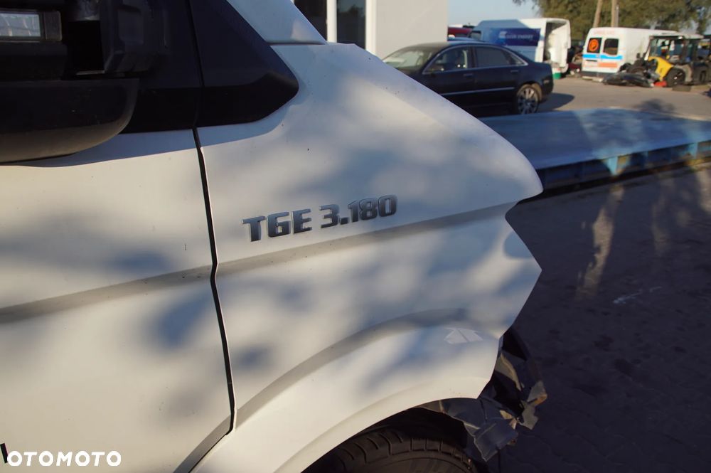 Auto na części - MAN TGE 3.180 / Volkswagen Crafter II 2.0 BiTDI 177 KM DMZ VGY LB9A 2022R Silnik Skrzynia Drzwi Błotnik Szyba Lampa Deska Kokpit Sterownik Moduł Czujnik Licznik Wyświetlacz Kierownica Fotel - 8