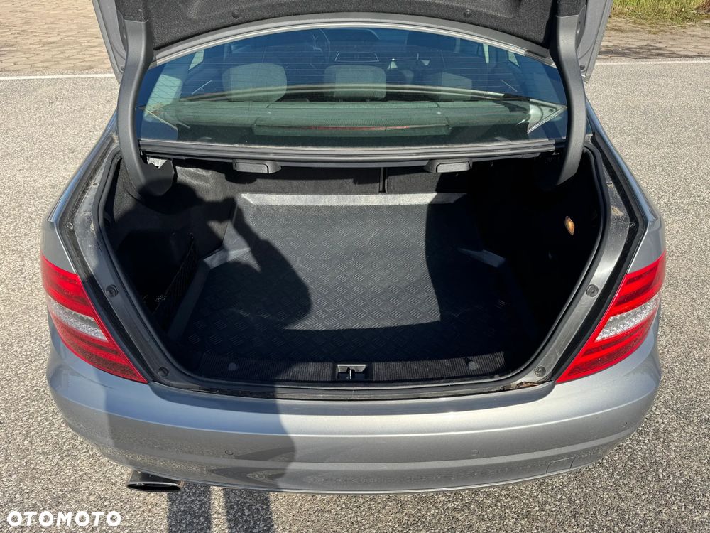 Mercedes-Benz Klasa C 180 BlueEFFICIENCY Elegance - 7