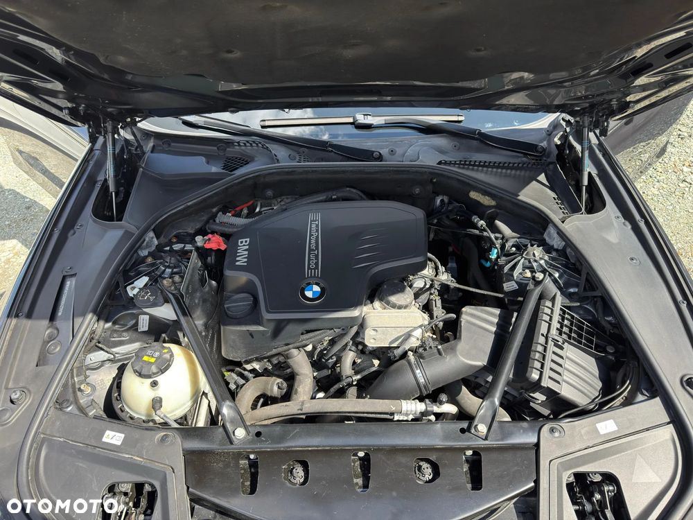 BMW Seria 5 528i xDrive - 24