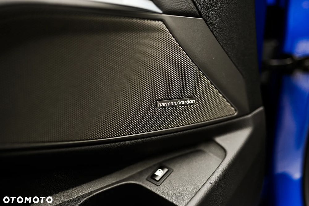 BMW Seria 3 330e M Sport - 38