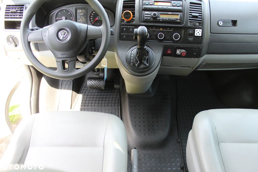 Volkswagen T5  AMBULANS KARETKA - 24