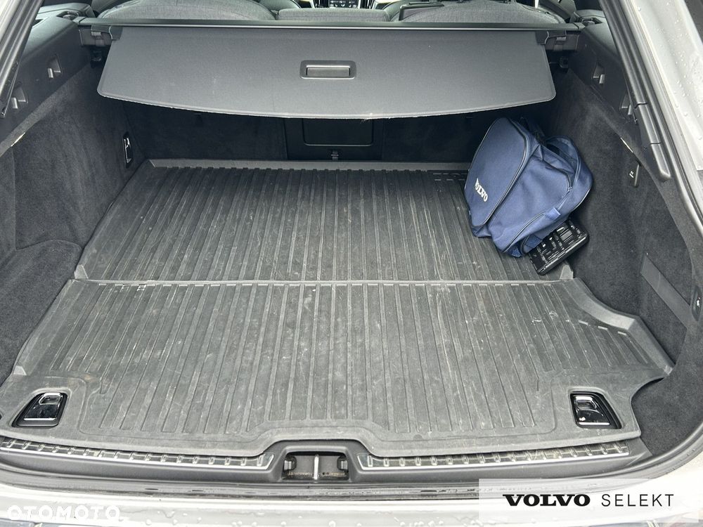 Volvo V90 Cross Country - 29