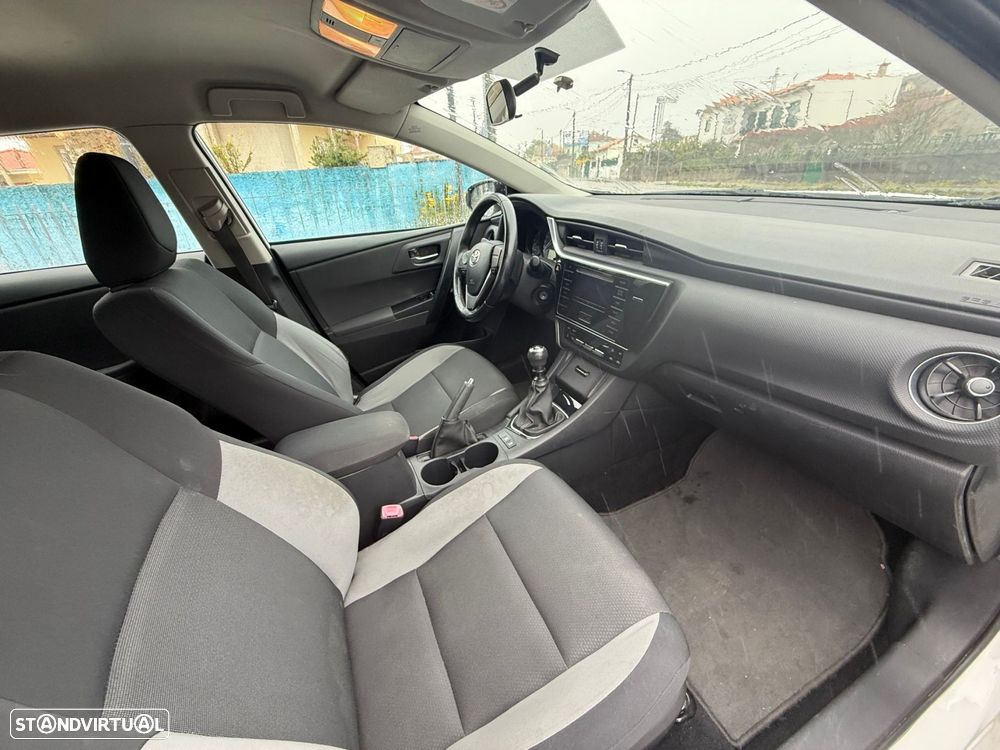 Toyota Auris - 13