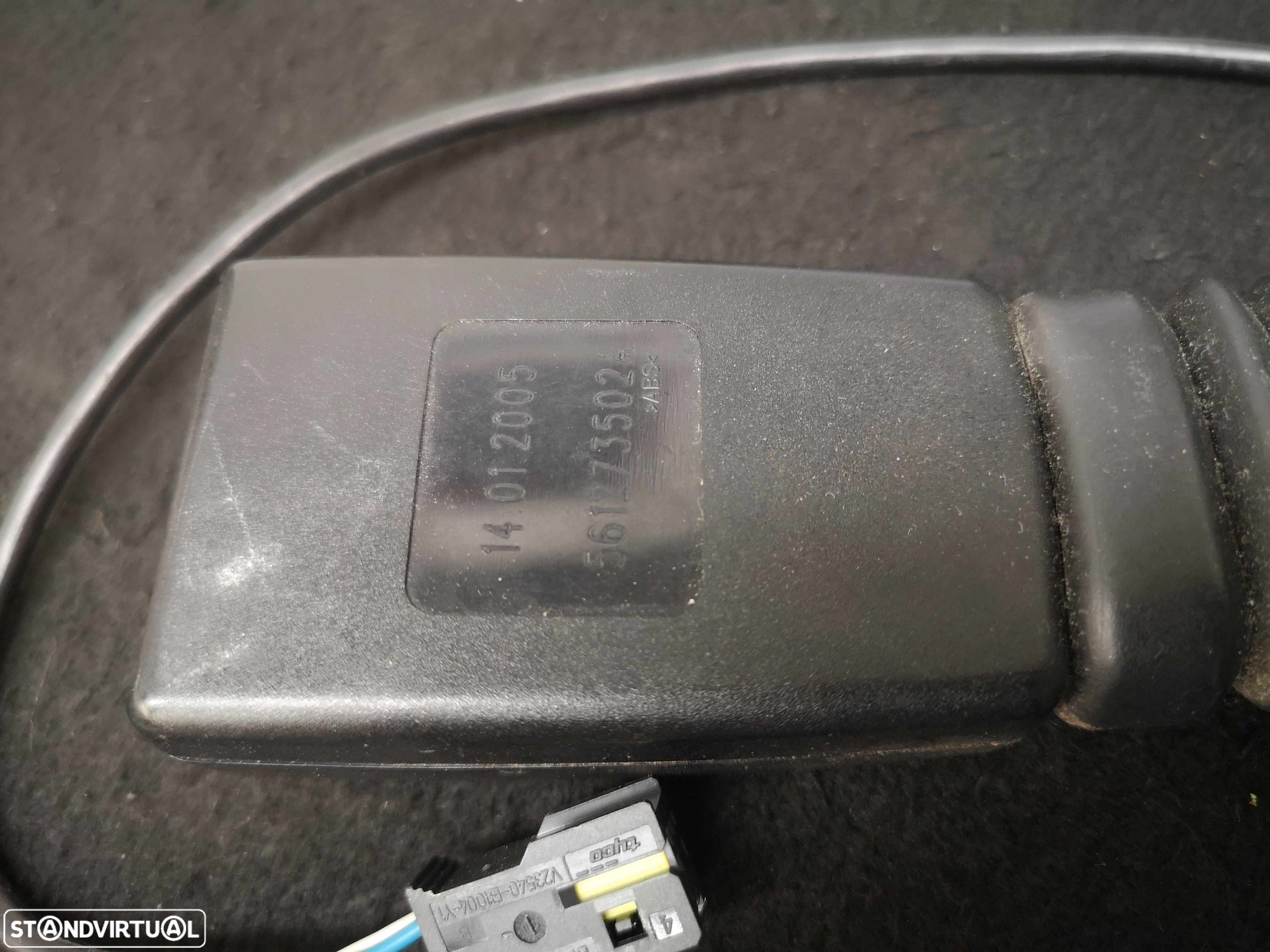 Cinto de Segurança frente direita  Pre-Tensor BMW7 E65 E66  2002+ - 3
