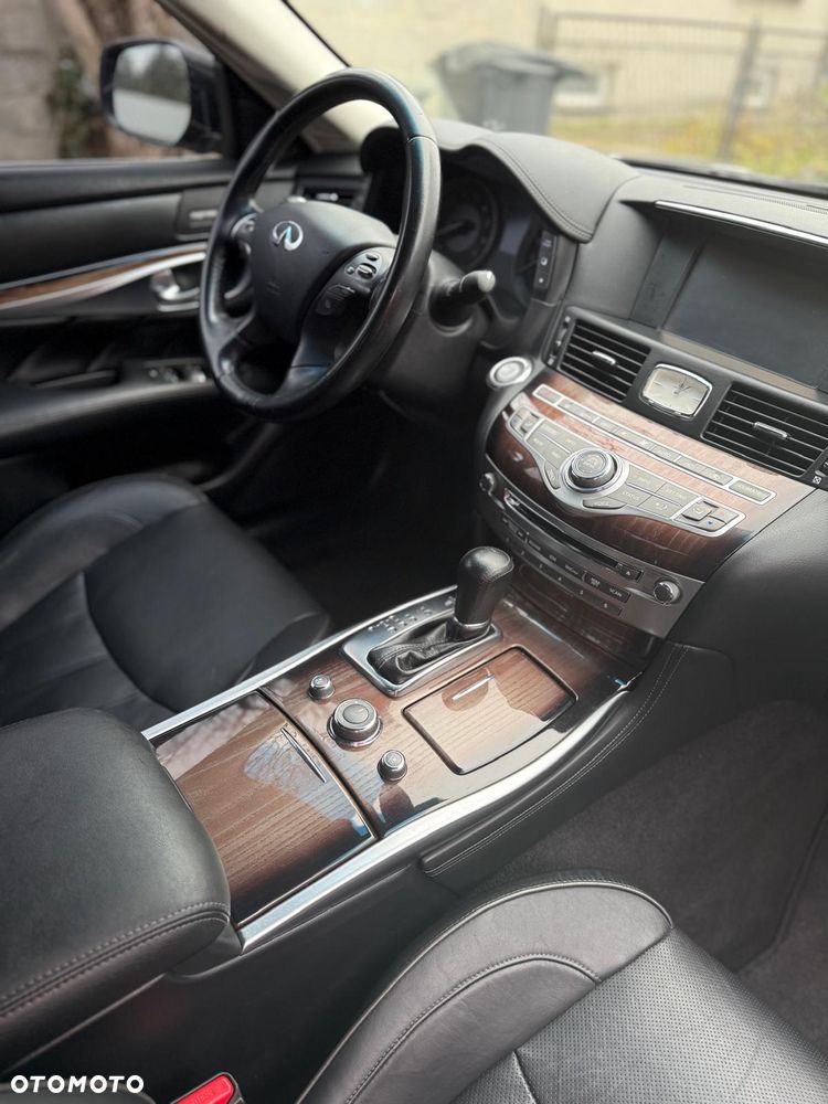Infiniti Q70 - 20