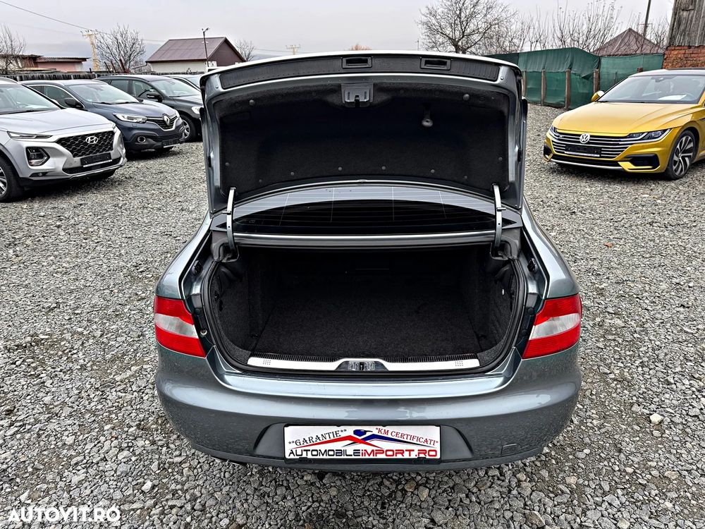 Skoda Superb 2.0 TDI DPF Elegance - 34