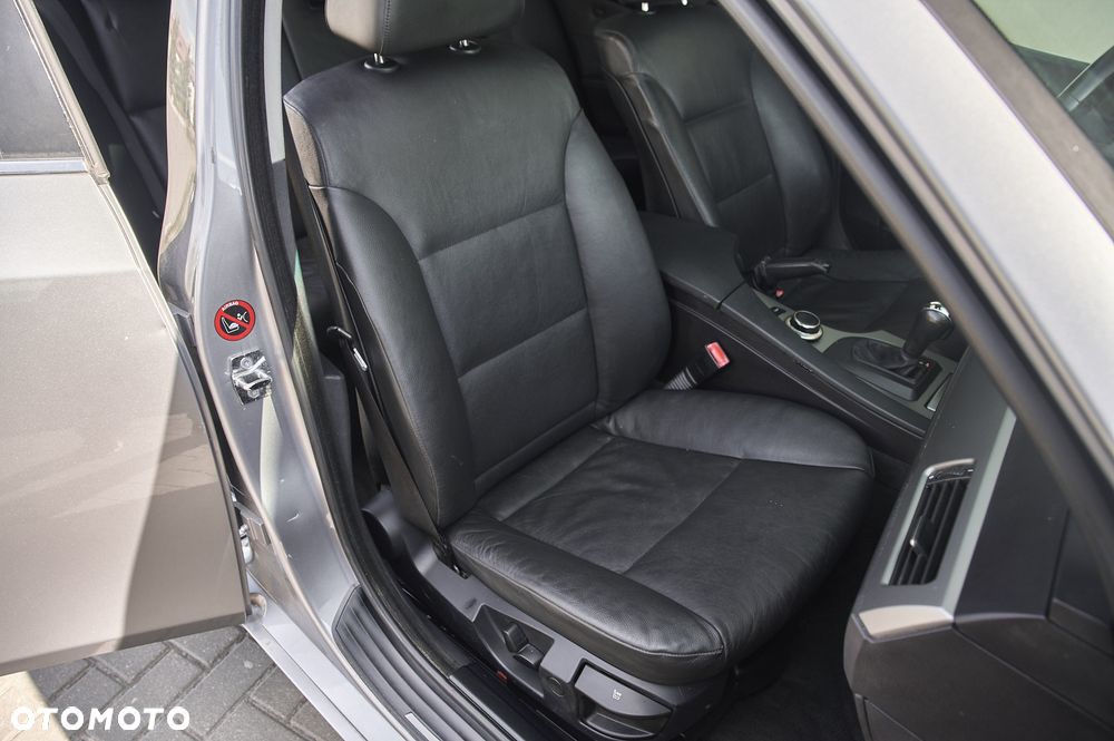 BMW Seria 5 525i - 26