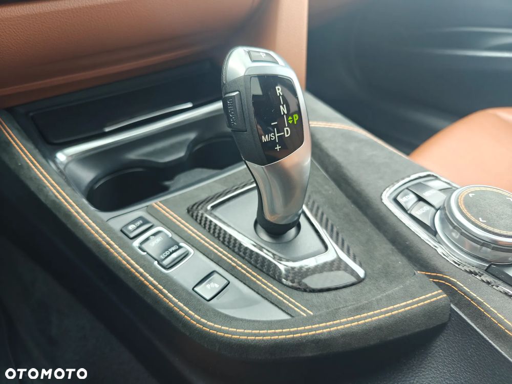 BMW Seria 3 318d Luxury Line - 33