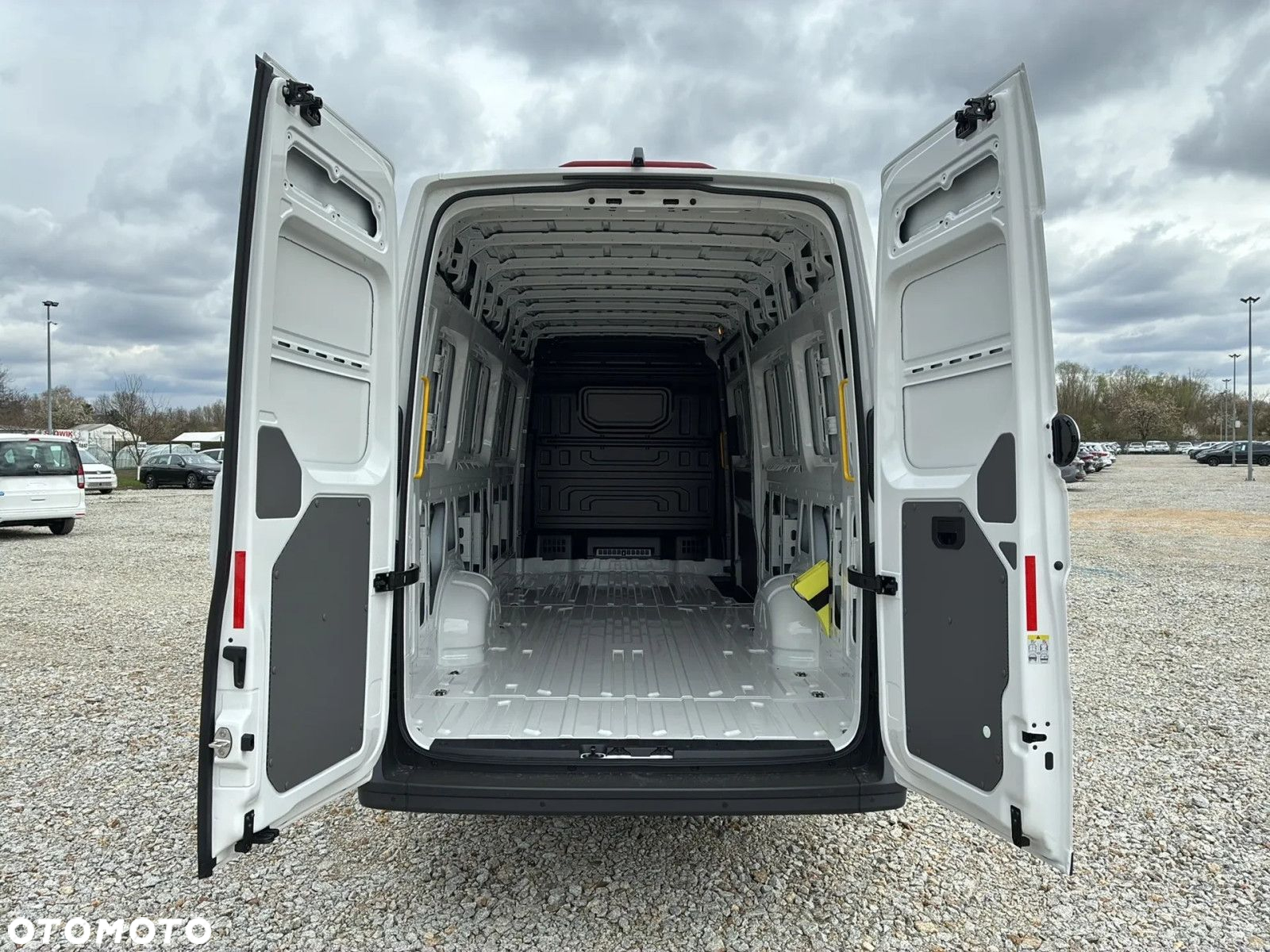 Volkswagen Crafter 35 Furgon LONG/L5H3, 2.0BiTDI 177KM, 4490mm, Wysoki dach, r.o. 4490 - 10