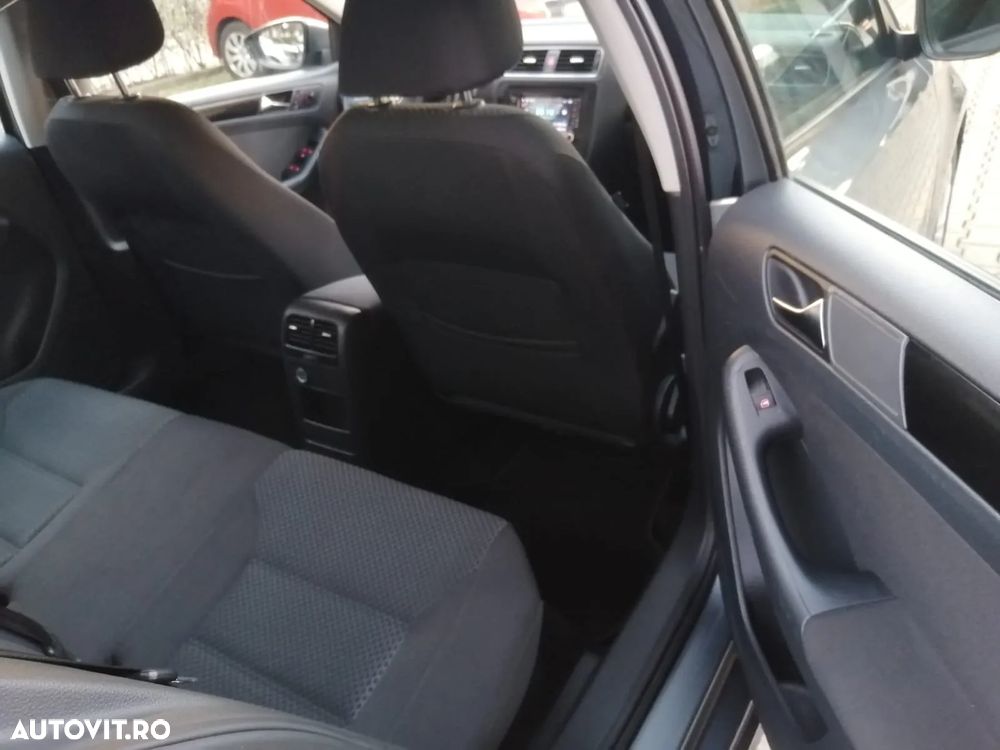 Volkswagen Jetta - 9