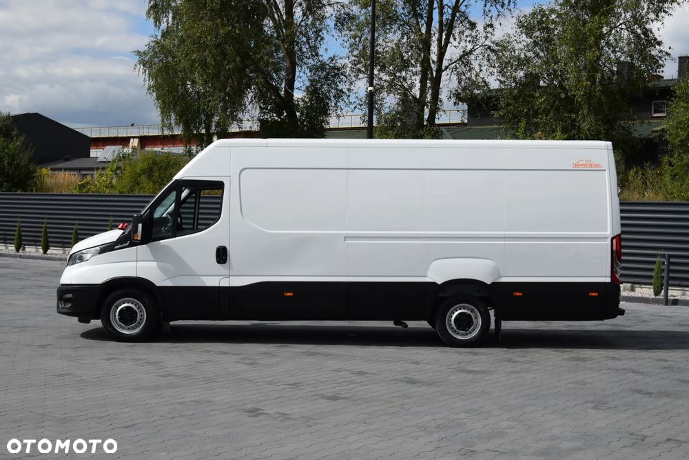 Iveco DAILY MAXI 35S14 / 2.3 - 140 KM / AUTOMAT HI-MATIC / NOWY MODEL / 3 OSOBY / DOSTAWCZE / BLASZAK / KAMERA COFANIA / TEMPOMAT / KLIMA / 2022 / SERWISOWANY / SPROWADZONY Z NIEMIEC - 8