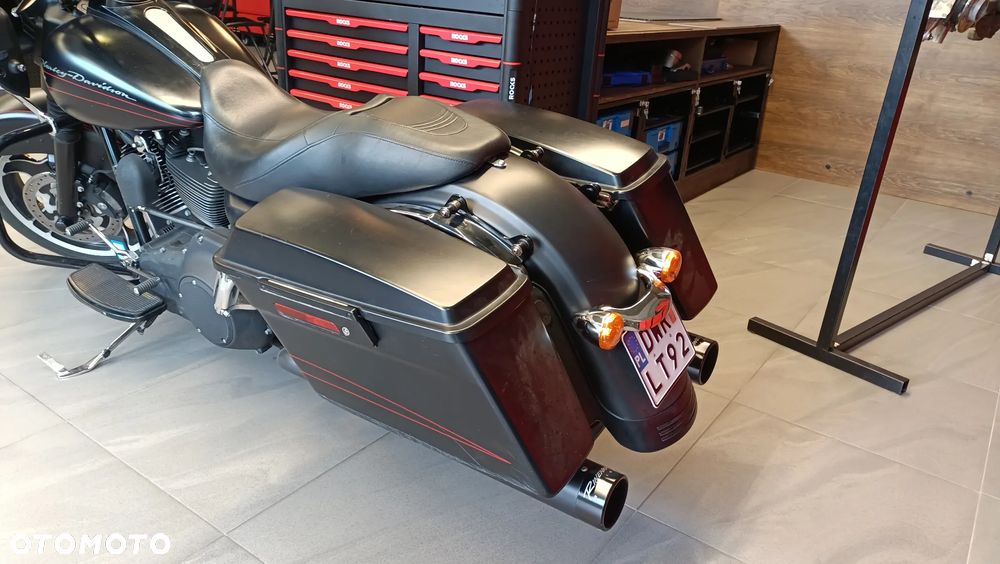 Harley-Davidson Touring Road Glide - 2