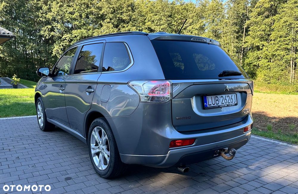 Mitsubishi Outlander Instyle NAVI + - 4