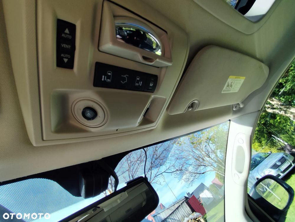 Chrysler Town & Country 3.6 Limited - 19