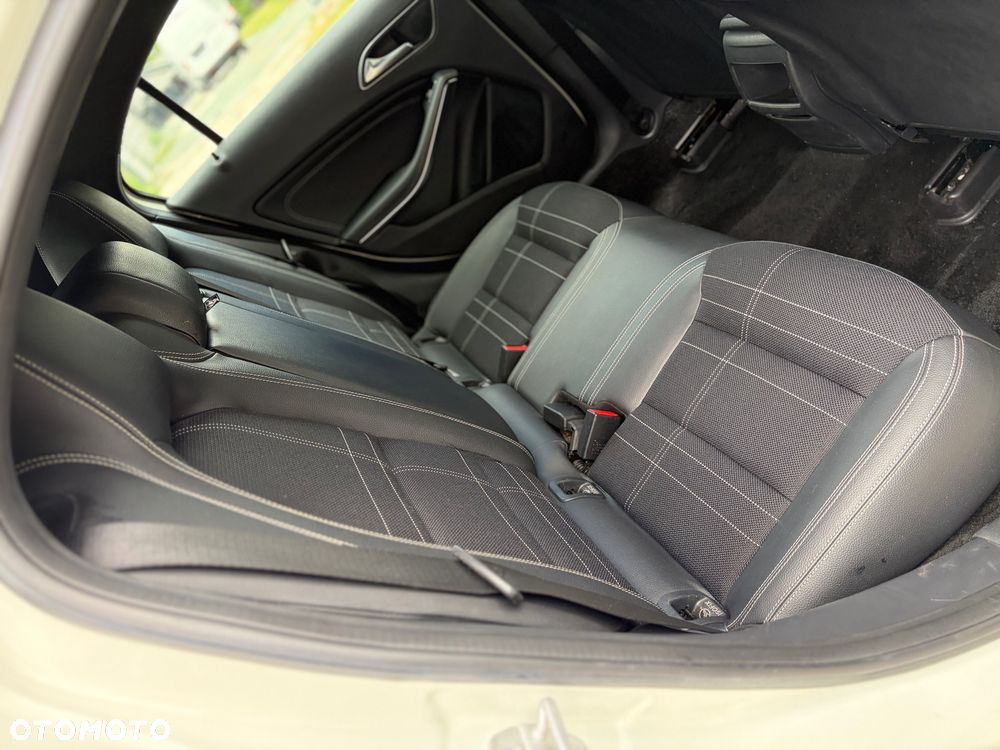 Mercedes-Benz Klasa A 180 BlueEfficiency Edition - 26