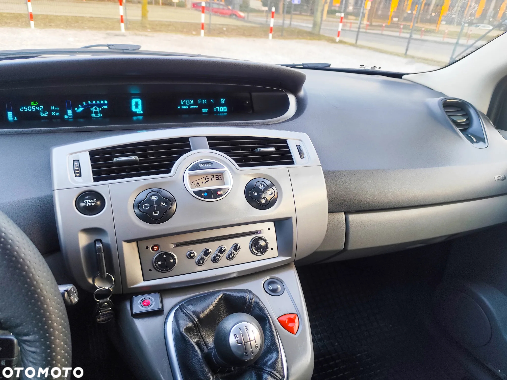 Renault Scenic 1.6 16V Privilege - 10