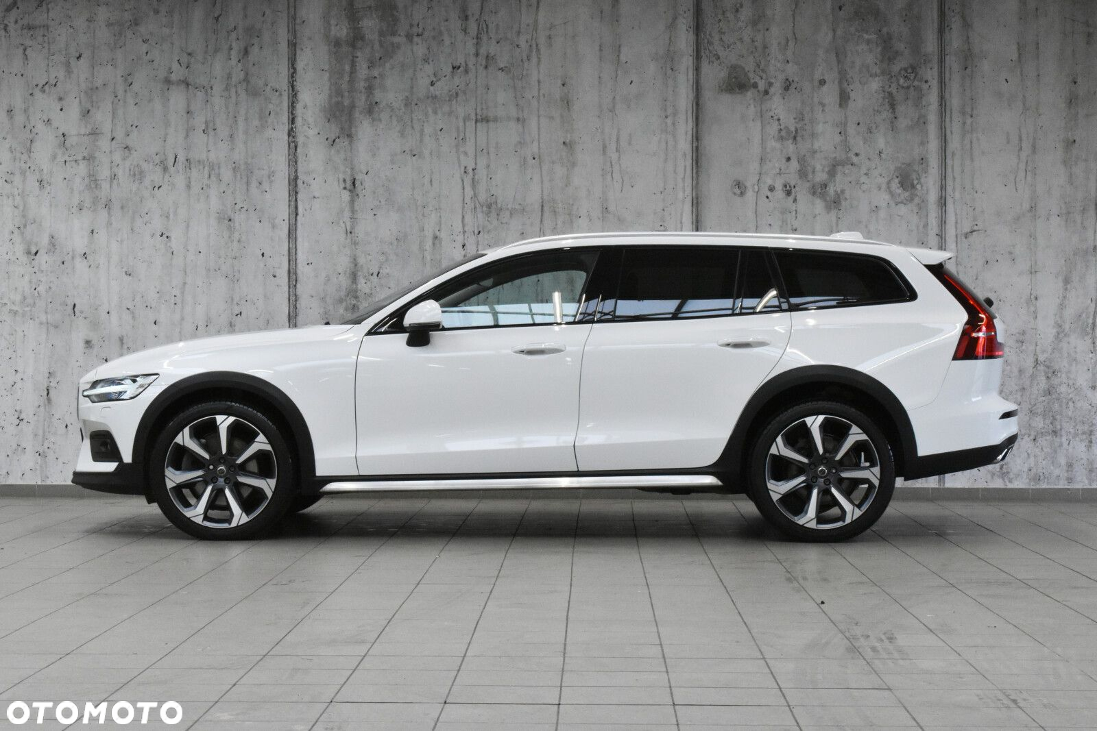 Volvo V60 Cross Country - 3