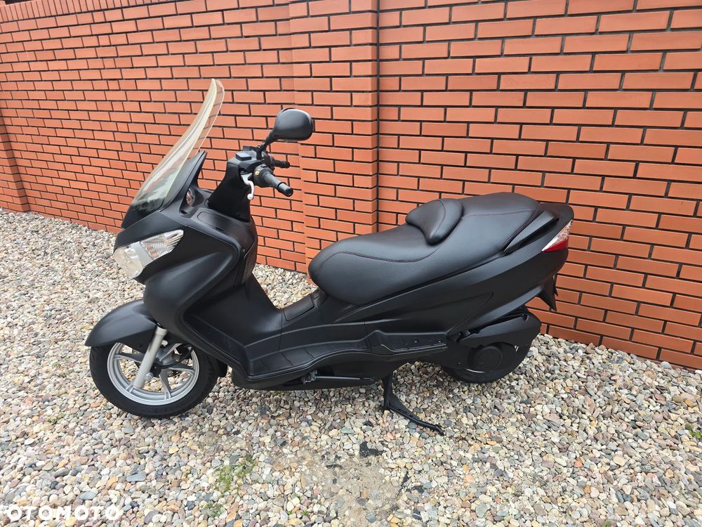 Suzuki Burgman - 4