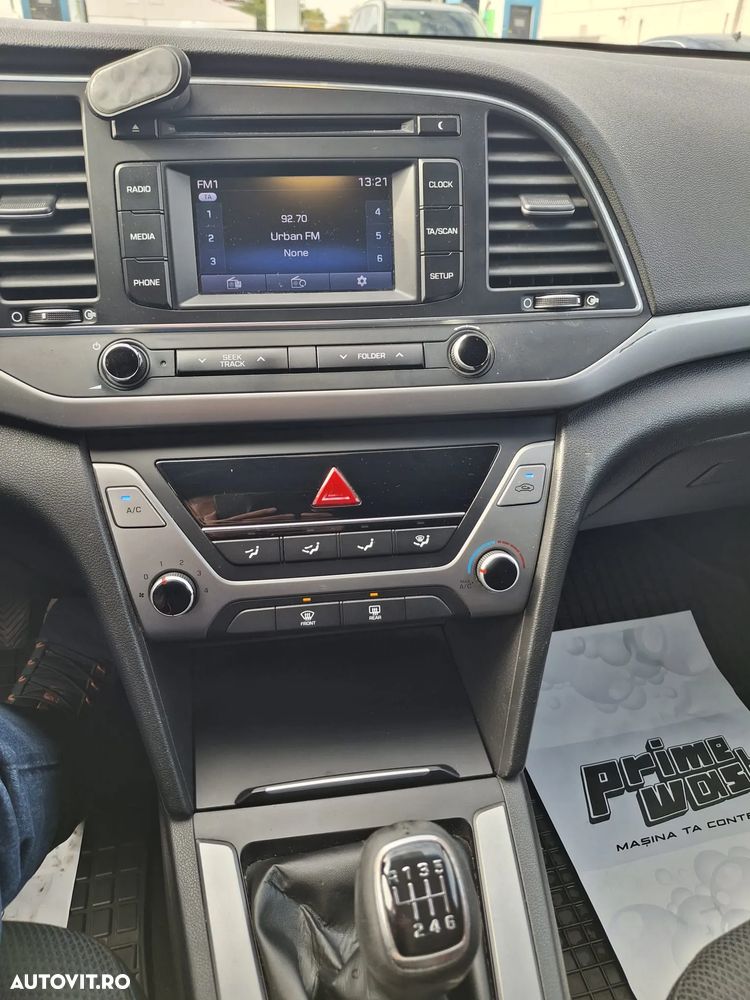 Hyundai Elantra - 16