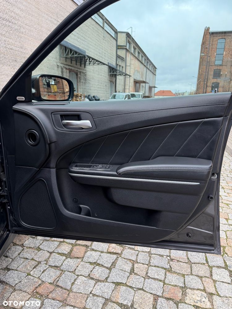 Dodge Charger 6.4 Scat Pack Widebody - 11