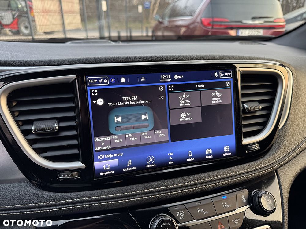 Chrysler Pacifica - 12