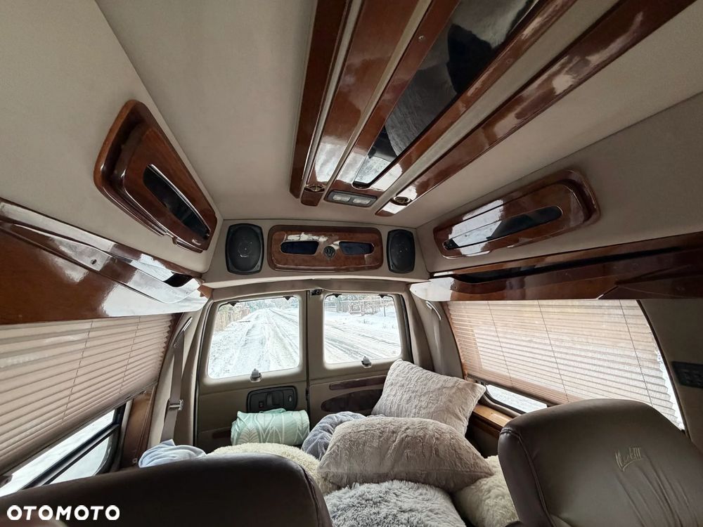 Chevrolet Express - 7