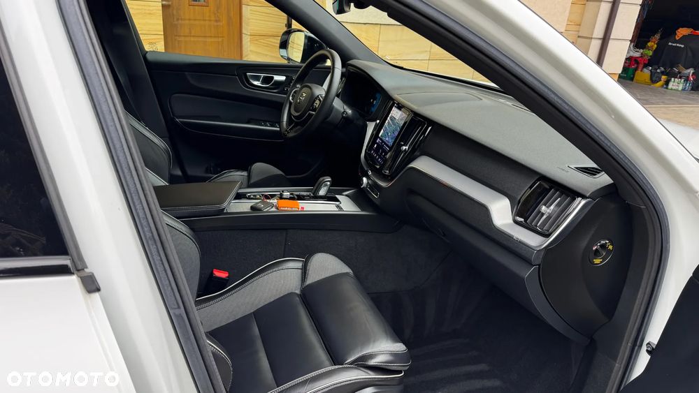 Volvo XC 60 B4 D Ultimate Dark - 28