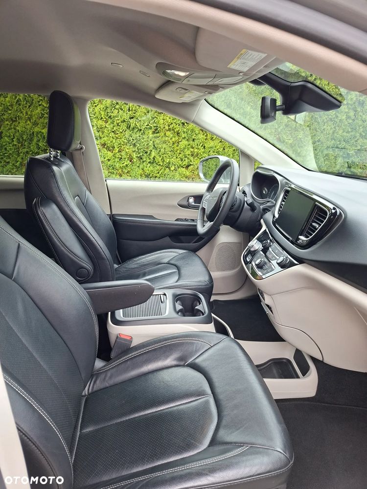 Chrysler Pacifica - 20