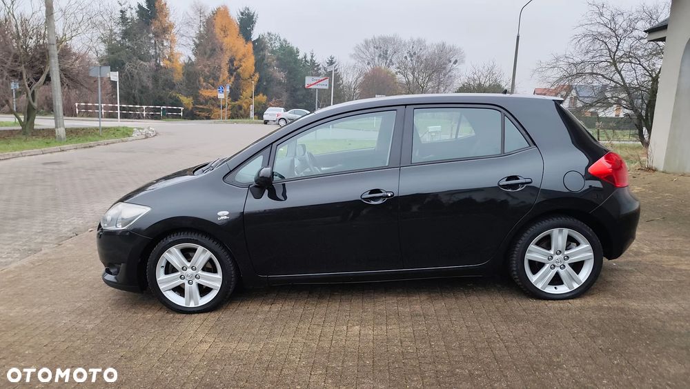 Toyota Auris 2.2 D-4D D-CAT - 2