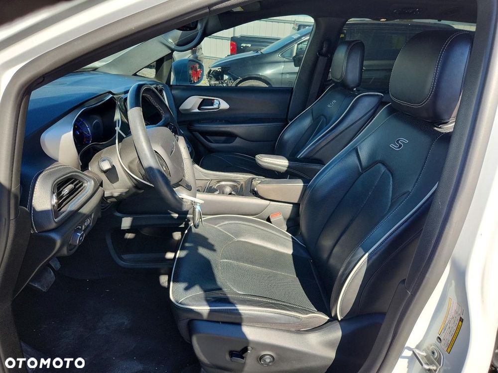 Chrysler Pacifica - 7