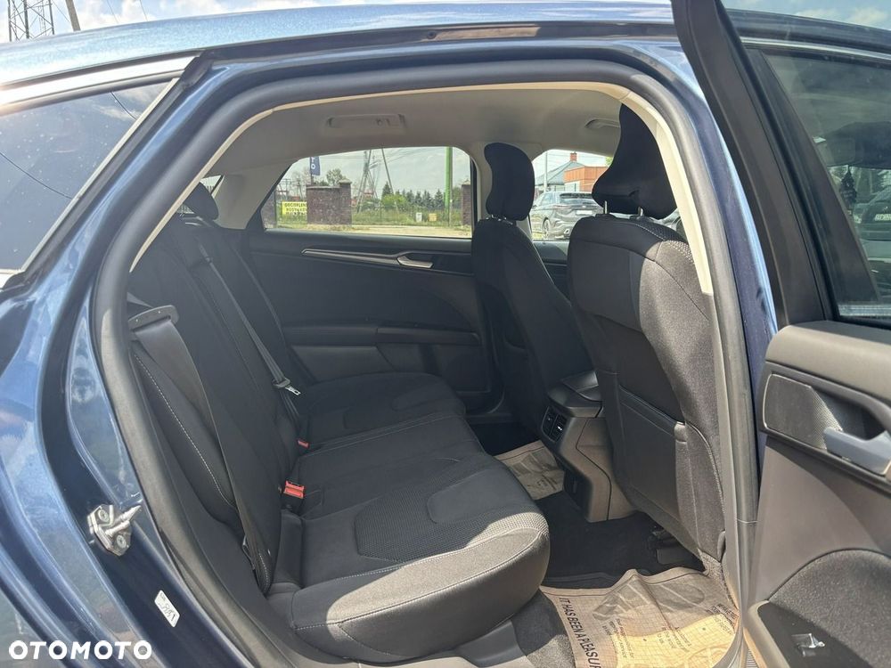 Ford Mondeo - 38