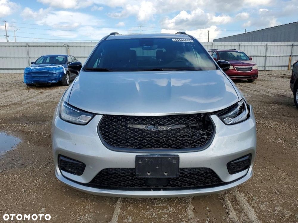 Chrysler Pacifica - 5