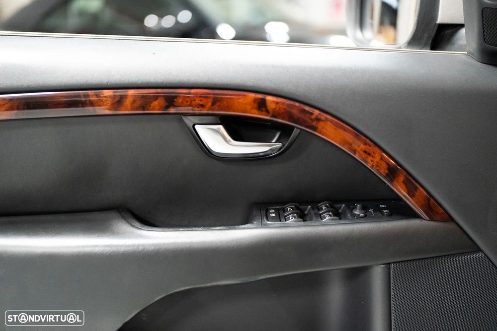 Volvo XC 70 D5 Summum Geartronic - 18