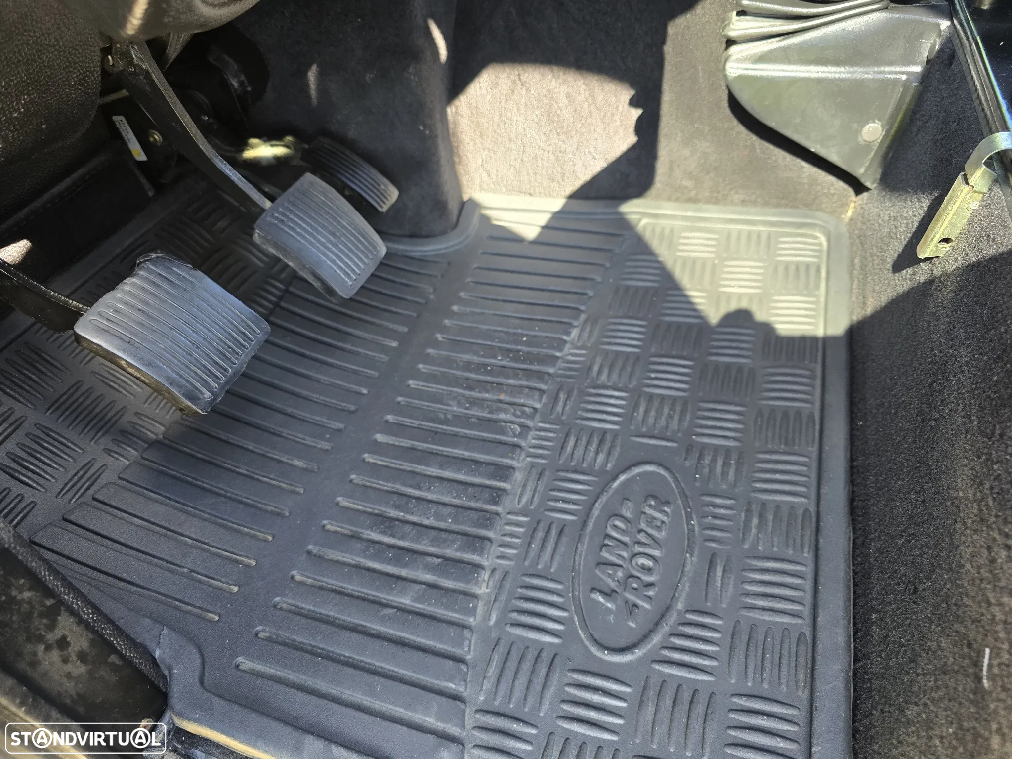 Land Rover Defender - 11