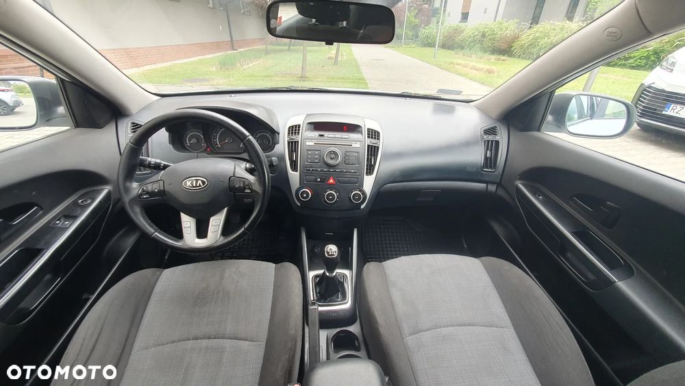 Kia Ceed - 7