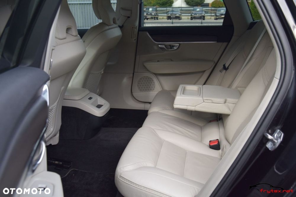 Volvo V90 Cross Country - 19