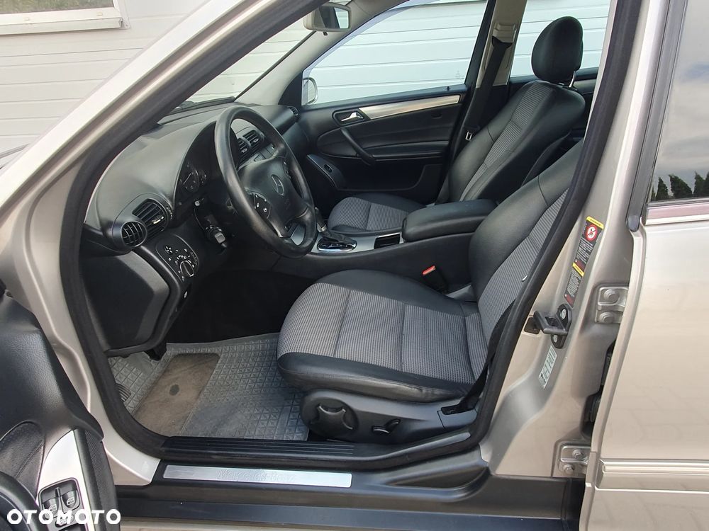 Mercedes-Benz Klasa C 180 Kompressor Automatik Avantgarde - 23