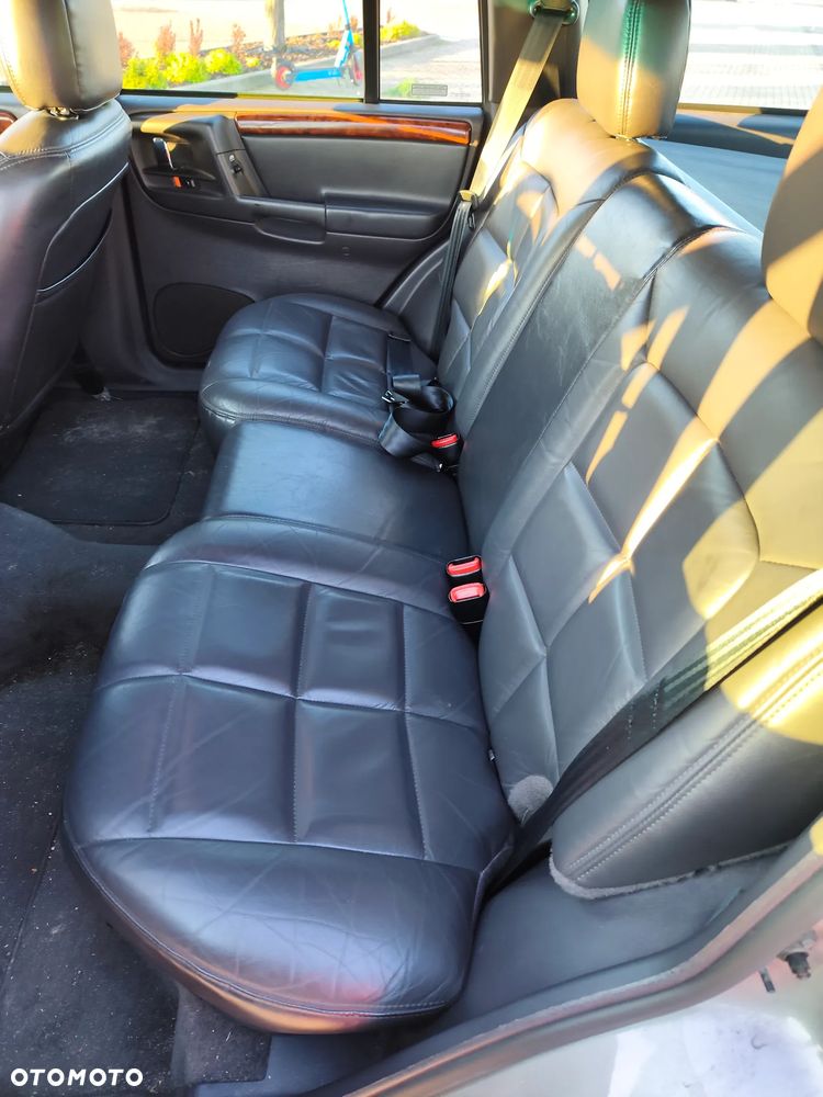 Jeep Grand Cherokee - 30