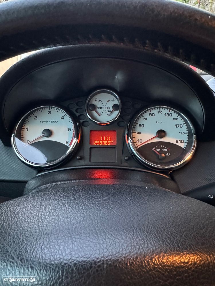 Peugeot 207 1.6 HDi Sport - 10
