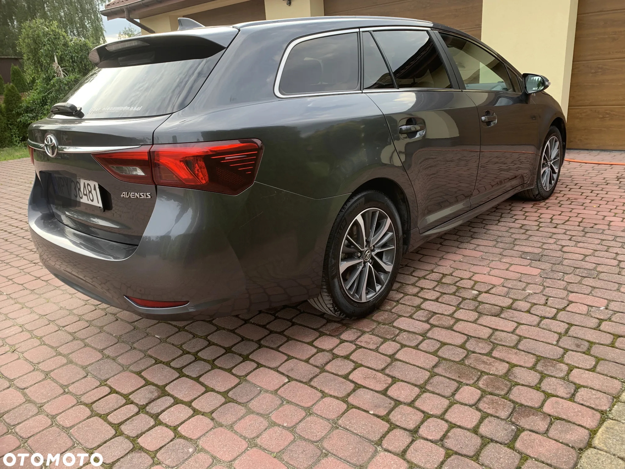Toyota Avensis 1.8 Premium - 9