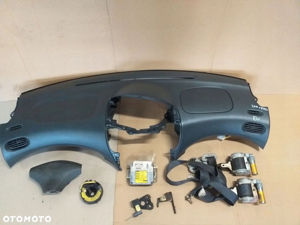 Toyota Yaris VERSO deska air bag poduszka pasy - 1