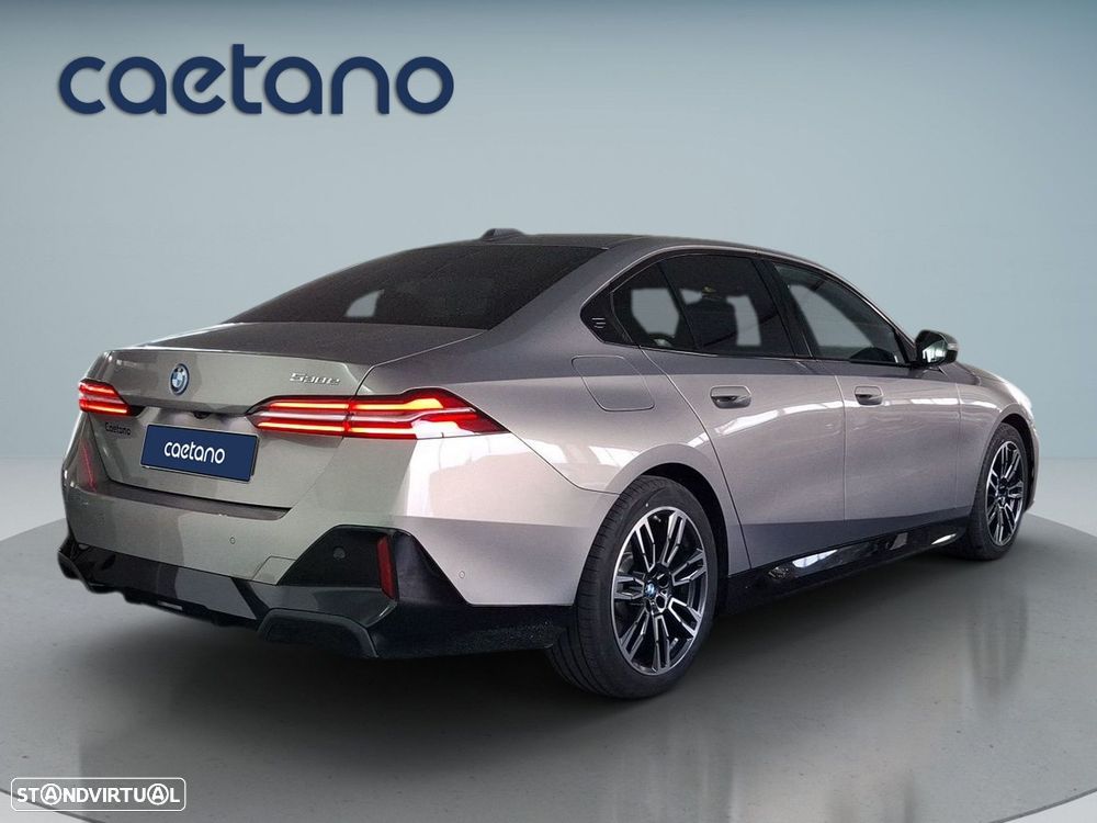 BMW 530 e Pack Desportivo M - 2