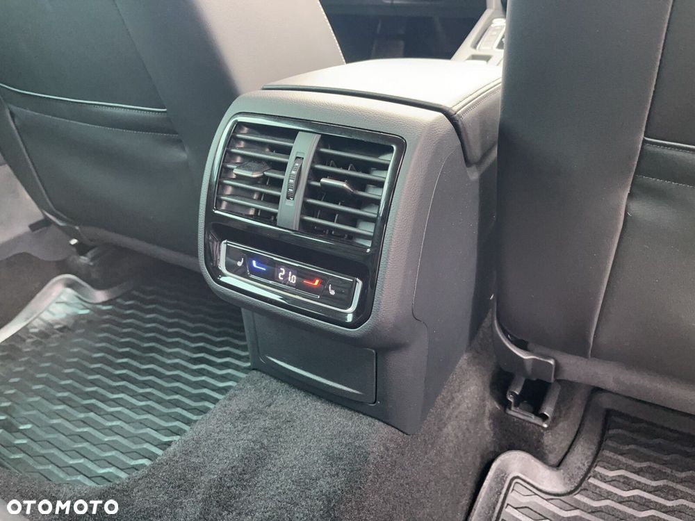Volkswagen Passat Variant 2.0 TSI Elegance DSG - 13