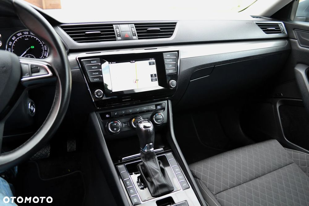 Skoda Superb 2.0 TDI Sportline DSG - 13