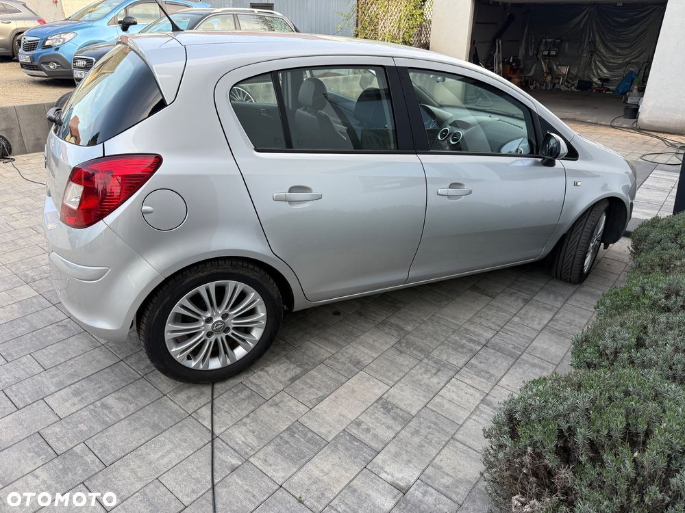 Opel Corsa 1.4 16V Cosmo - 22