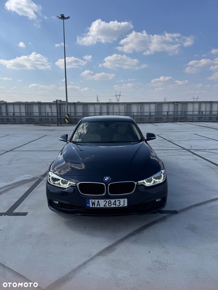 BMW Seria 3 318i - 1